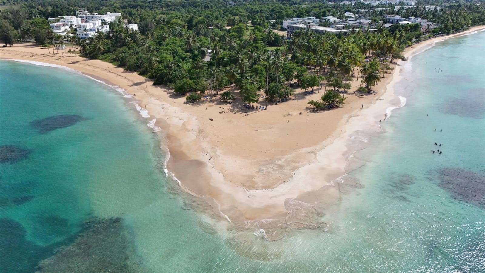 Vista aérea de Playa Punta Popy, a 5 minutos de Takuma Village, Las Terrenas